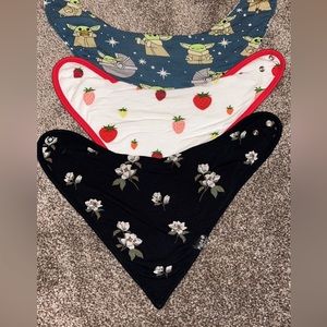 3 bibs kyte/little sleepies